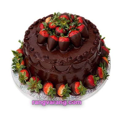 تزیین کیک با شکلات آب شده و توت فرنگی