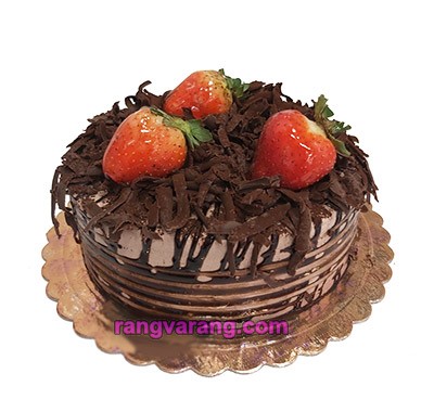 تزیین کیک تولد شکلاتی با شکلات رنده شده
