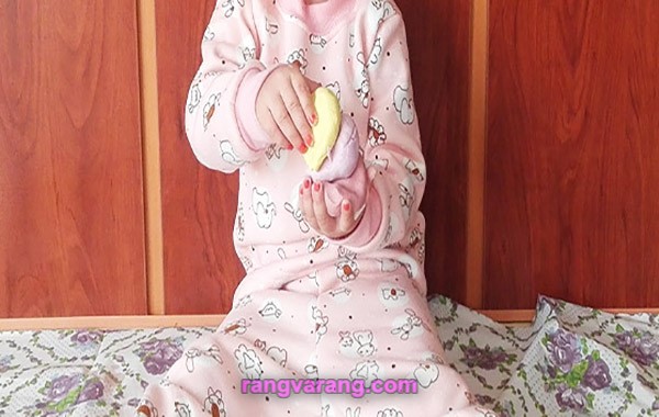 بازی کودک با خمیر بازی خانگی